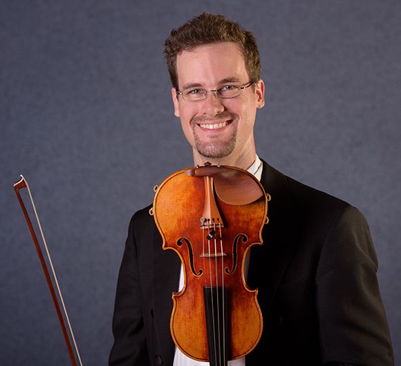 Foto zeigt ein Portrait von Raphael Hevicke Raphael Hevicke