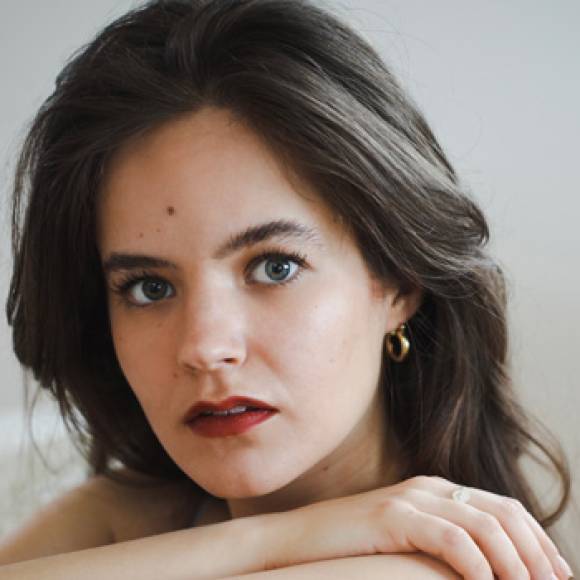 Foto zeigt ein Portrait von Adèle Clermont Adèle Clermont