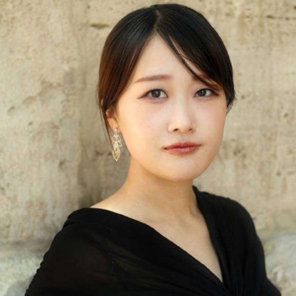 Foto zeigt ein Portrait von Hinase Sakata Hinase Sakata