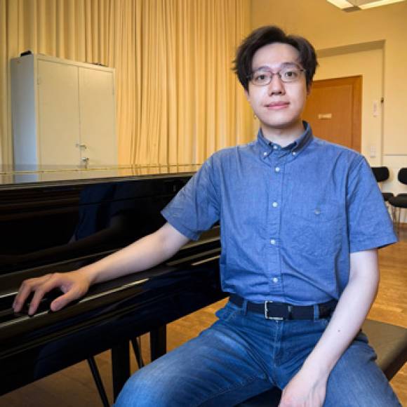 Foto zeigt ein Portrait von Hebing Jia Hebing Jia