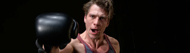 Stückbild des Stückes Ich liebe dir. Aber lass dich nicht übern Haufen schießen