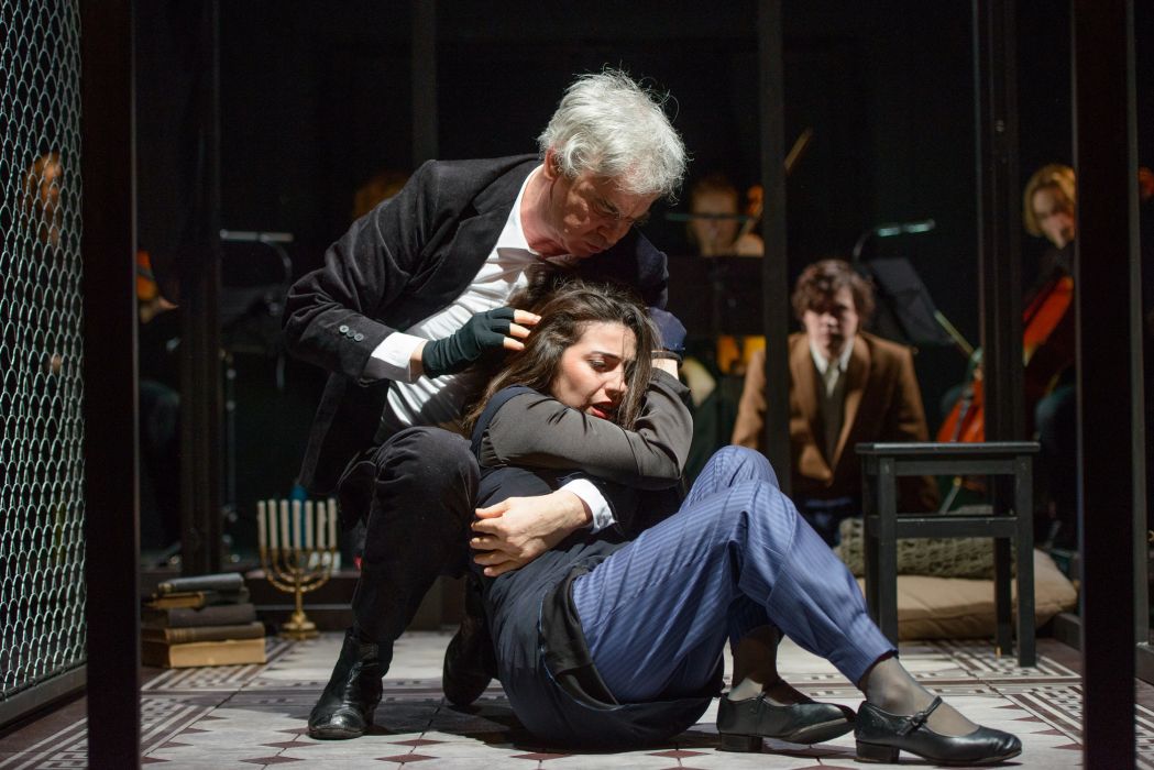 Nathan und seine Kinder - Christoph Heckel (Elijahu), Karine Minasyan (Recha) © Candy Welz