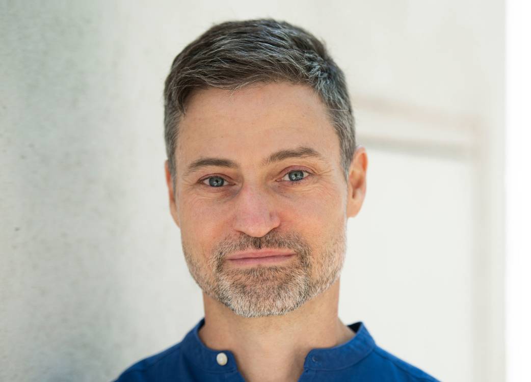 &copy; Ali Ghandtschi